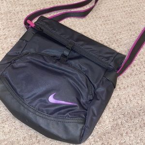 Nike Crossbody 💜